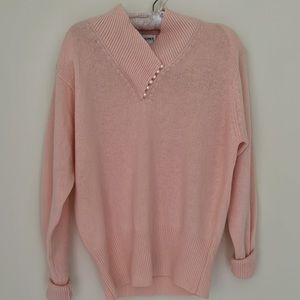 Yarn Works Woman’s Sweater Pullover Size L Color light apricot Perls buttons